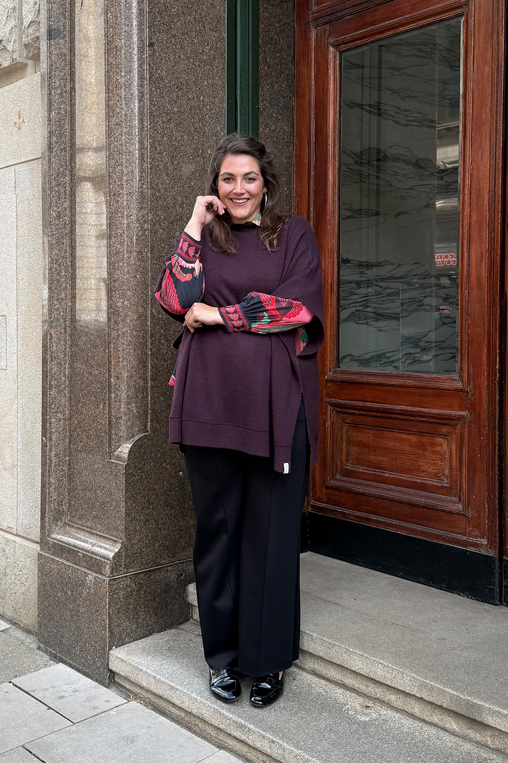 Bielefeld Übergrößen – elegantes Outfit mit Strickpullover und weiter Hose aus dem Kurvenhaus Hamburg
